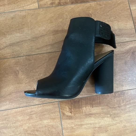 Open toe booties - Picture 2 of 4